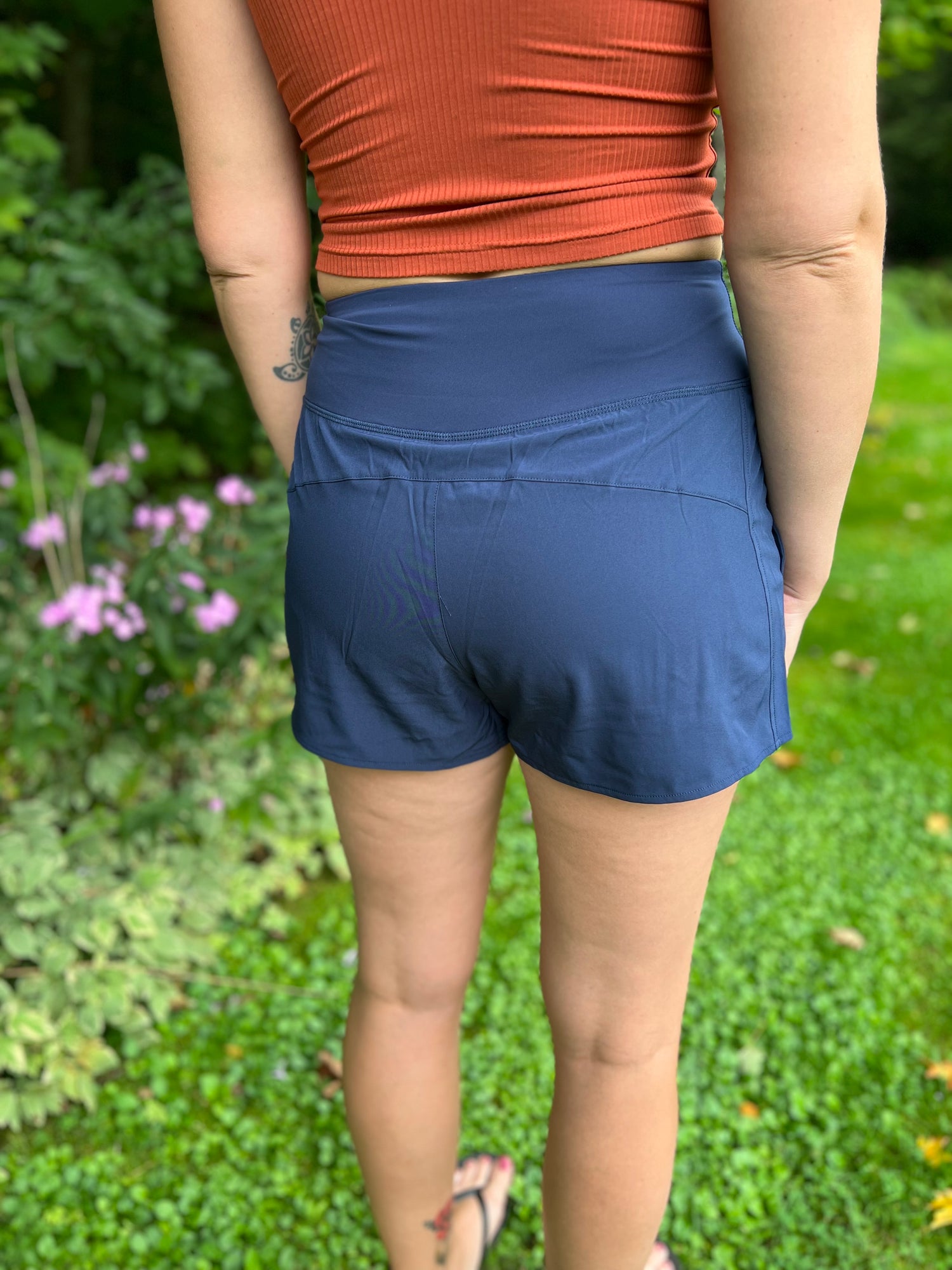  Shorts with pockets and built-in shorts 